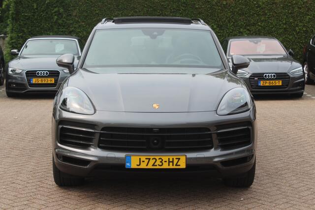 Porsche CAYENNE 3.0 E-Hybrid / Trekhaak / Panoramadak / 360Camera / Head-up / 21'' / Keyless / Bose / Sportchrono / Softclose / Stuurverwarming / Leder / Cruise Control