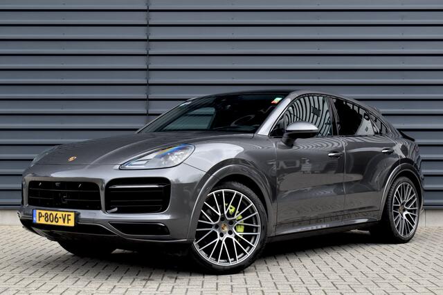 Porsche CAYENNE Coupé 3.0 E-Hybrid 462pk Sport Design | Panoramadak | 22'' Velgen | ACC | Head-Up | Bose | Sportchrono | Leder Dashbord |
