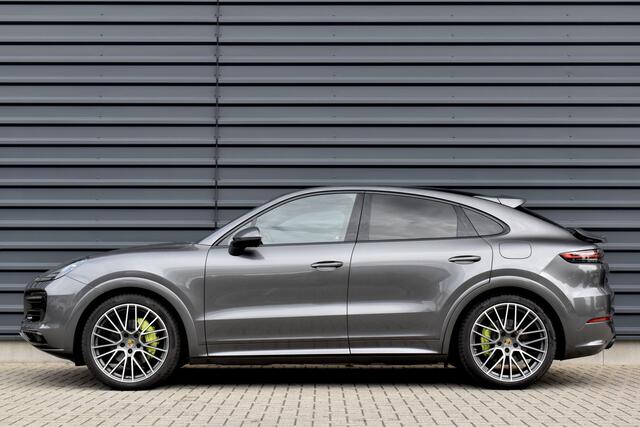 Porsche CAYENNE Coupé 3.0 E-Hybrid 462pk Sport Design | Panoramadak | 22'' Velgen | ACC | Head-Up | Bose | Sportchrono | Leder Dashbord |