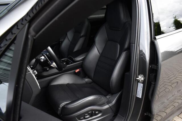 Porsche CAYENNE Coupé 3.0 E-Hybrid 462pk Sport Design | Panoramadak | 22'' Velgen | ACC | Head-Up | Bose | Sportchrono | Leder Dashbord |