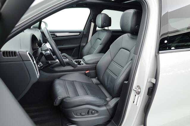 Porsche CAYENNE 3.0 E-Hybrid Platinum Edition | Pano | Sport chrono | 22'' | Luchtvering | Bose Audio | Adapt. Cruise