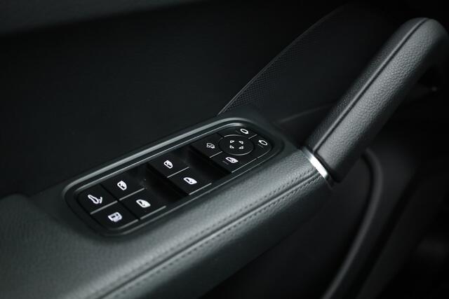 Porsche CAYENNE 3.0 E-Hybrid Platinum Edition | Pano | Sport chrono | 22'' | Luchtvering | Bose Audio | Adapt. Cruise