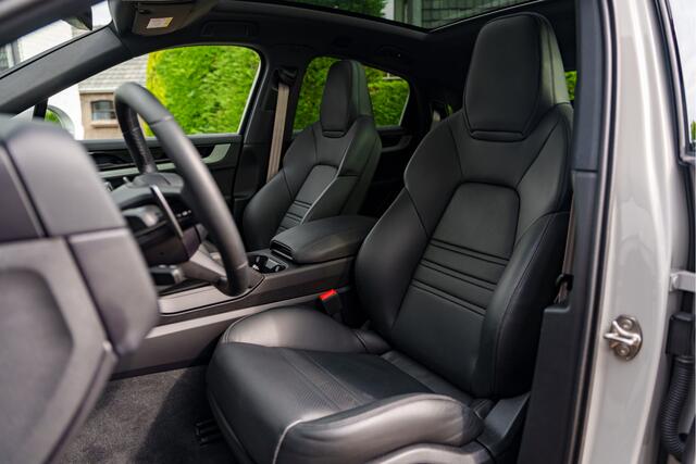 Porsche CAYENNE Coupé 3.0 E-Hybrid Sport Design Krijtgrijs [2e PINKSTERDAG OPEN] Pano - Trekhaak - 360 View