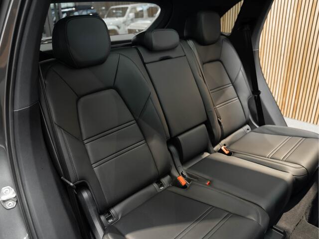 Porsche CAYENNE E-Hybrid Sport Design 18-Weg Sport Stoelen E-Hybrid Mega Vol ACC Volleder