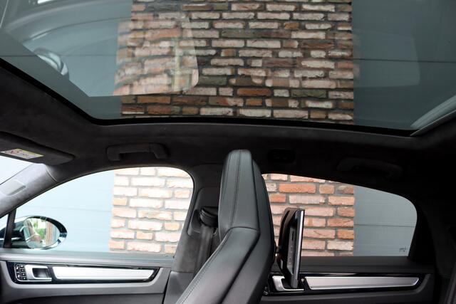 Porsche CAYENNE Coupé 4.0 Turbo S E-Hybrid Aut8 | 680pk | Achterasbesturing | Keramisch | Panoramadak | PASM | Sport-Design-pakket | Sport-Chrono | Burmester High End | Memory | Stoelventilatie | HUD | Verwarmd Stuurwiel | PDLS+ |