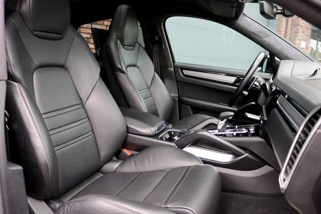 Porsche CAYENNE Coupé 4.0 Turbo S E-Hybrid Aut8 | 680pk | Achterasbesturing | Keramisch | Panoramadak | PASM | Sport-Design-pakket | Sport-Chrono | Burmester High End | Memory | Stoelventilatie | HUD | Verwarmd Stuurwiel | PDLS+ |
