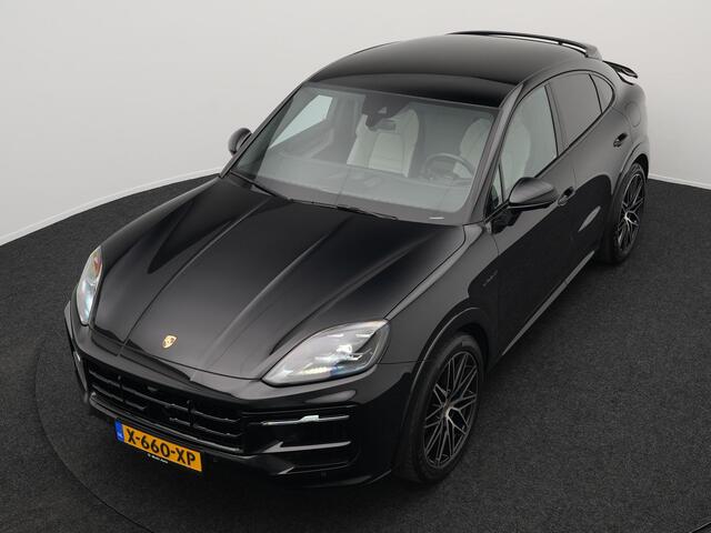 Porsche CAYENNE Coupé 3.0 E-Hybrid Sport Design Plug In Hybrid 470pk Dealer O.H. PHEV | Panodak | 18-Voudige Lederen Sportstoelen Memory | Adaptive Cruise | BOSE Sound | L.M. 22" | PASM Luchtvering | Sport Chrono | 360 Camera | Passenger Display | Rear Seat Entertainment