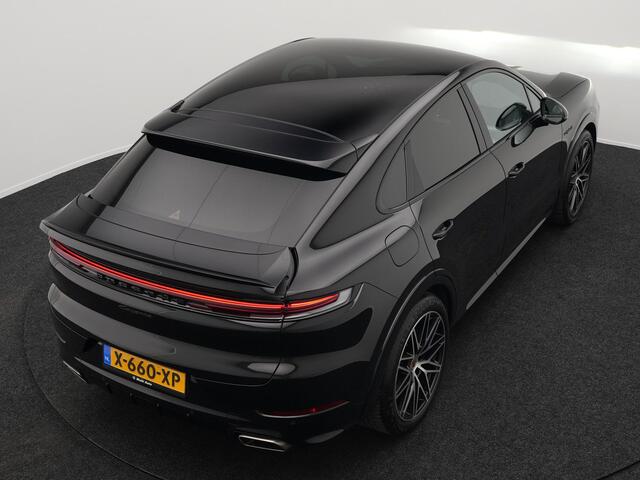 Porsche CAYENNE Coupé 3.0 E-Hybrid Sport Design Plug In Hybrid 470pk Dealer O.H. PHEV | Panodak | 18-Voudige Lederen Sportstoelen Memory | Adaptive Cruise | BOSE Sound | L.M. 22" | PASM Luchtvering | Sport Chrono | 360 Camera | Passenger Display | Rear Seat Entertainment