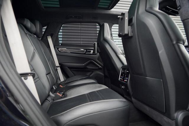 Porsche CAYENNE 3.0 E-Hybrid / Pano / 4Wielsturing / InnoDrive / Clanck / Trekhaak / Luchtvering / NL Auto