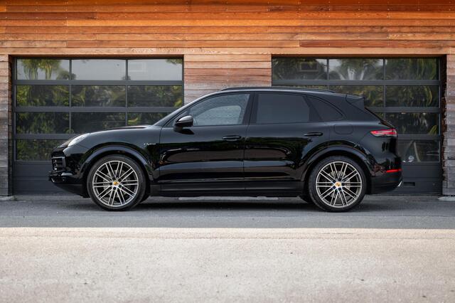 Porsche CAYENNE 3.0 E-Hybrid | StoelClimate | 22inch | HUD | BOSE | ACC | Achteras Besturing