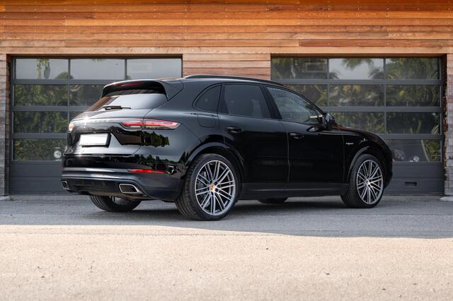 Porsche CAYENNE 3.0 E-Hybrid | StoelClimate | 22inch | HUD | BOSE | ACC | Achteras Besturing