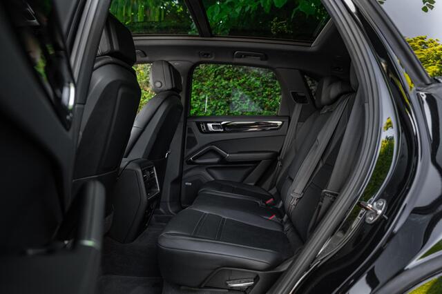 Porsche CAYENNE 3.0 E-Hybrid | StoelClimate | 22inch | HUD | BOSE | ACC | Achteras Besturing