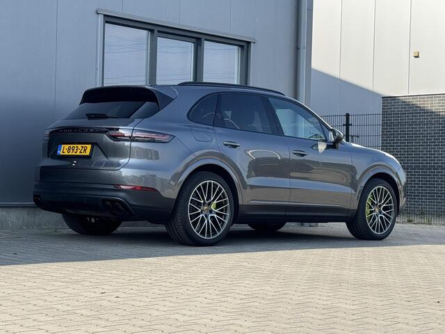 Porsche CAYENNE 3.0 E-Hybrid 462 pk | Sportuitlaat | Panorama | Trekhaak | Leder dashboard