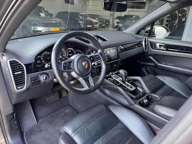 Porsche CAYENNE 3.0 E-Hybrid 462 pk | Sportuitlaat | Panorama | Trekhaak | Leder dashboard