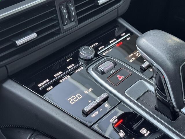 Porsche CAYENNE 3.0 E-Hybrid 462 pk | Sportuitlaat | Panorama | Trekhaak | Leder dashboard