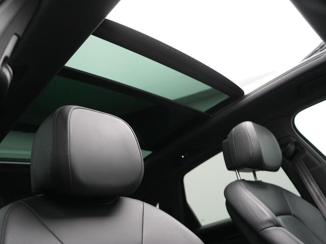 Porsche CAYENNE 3.0 E-Hybrid Plug In Hybrid 462pk Dealer O.H PHEV | Panodak | Luchtvering | 4 Wiel Besturing | PDLS+ | Adaptive Cruise | Sportchrono | Softclose |21"L.M | 14 Weg Lederen Sportstoelen & Memory |