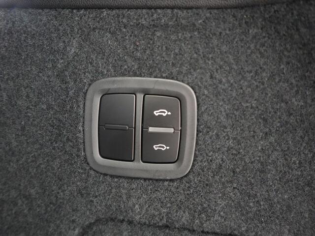 Porsche CAYENNE 3.0 E-Hybrid Plug In Hybrid 462pk Dealer O.H PHEV | Panodak | Luchtvering | 4 Wiel Besturing | PDLS+ | Adaptive Cruise | Sportchrono | Softclose |21"L.M | 14 Weg Lederen Sportstoelen & Memory |