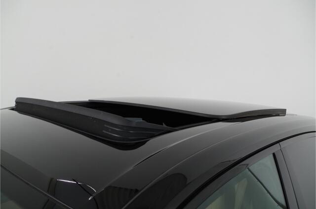 Porsche CAYENNE 3.0 E-Hybrid 463pk > Pano.schuif/Sport-Chrono/Porsche Active Suspension/Trekhaak...