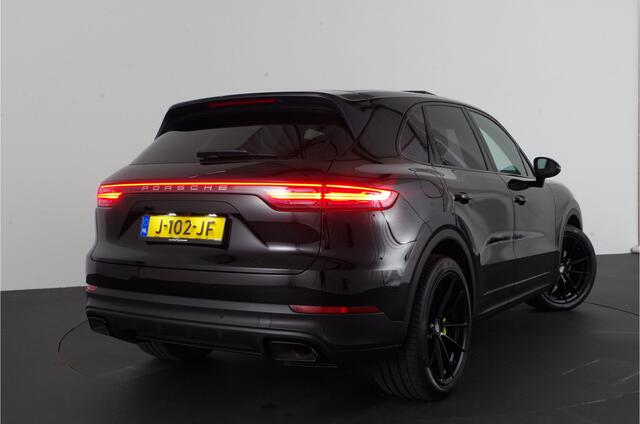 Porsche CAYENNE 3.0 E-Hybrid 463pk > Pano.schuif/Sport-Chrono/Porsche Active Suspension/Trekhaak...