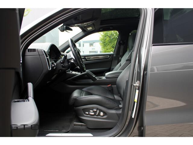 Porsche CAYENNE 3.0 E-Hybrid Sportchrono / BOSE / Sportstoelen / Panorama dak / 22'' / BTW /