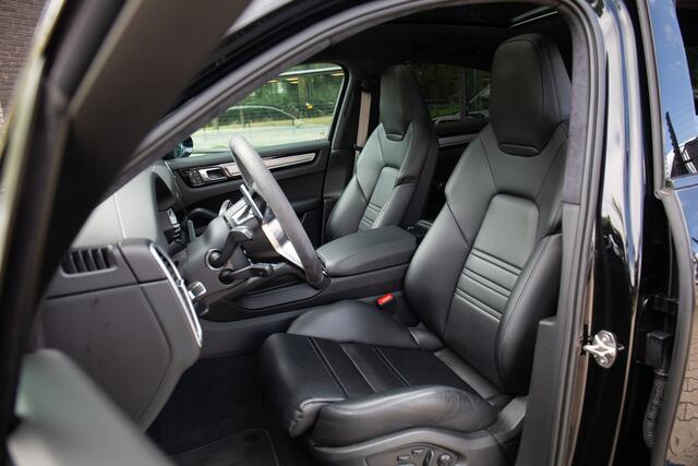 Porsche CAYENNE Coupé 3.0 E-Hybrid Platinum Edition