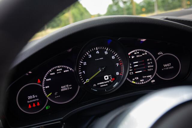 Porsche CAYENNE Coupé 3.0 E-Hybrid Platinum Edition
