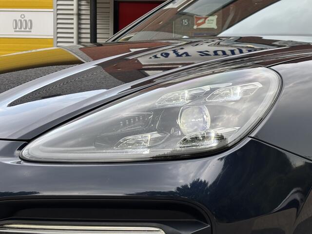 Porsche CAYENNE 3.0 E-Hybrid 462pk Luchtvering Panorama Sportdesign Sportchrono