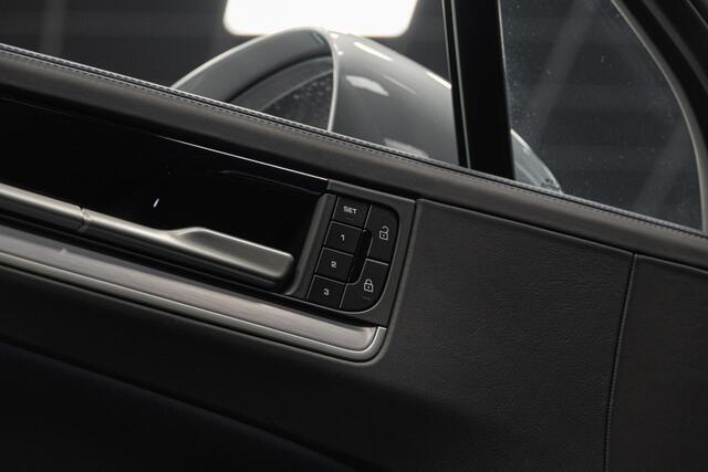 Porsche CAYENNE 3.0 E-Hybrid *Burmester 3D / Achteras-besturing / Panorama / Passenger-display / Keyless / HUD*