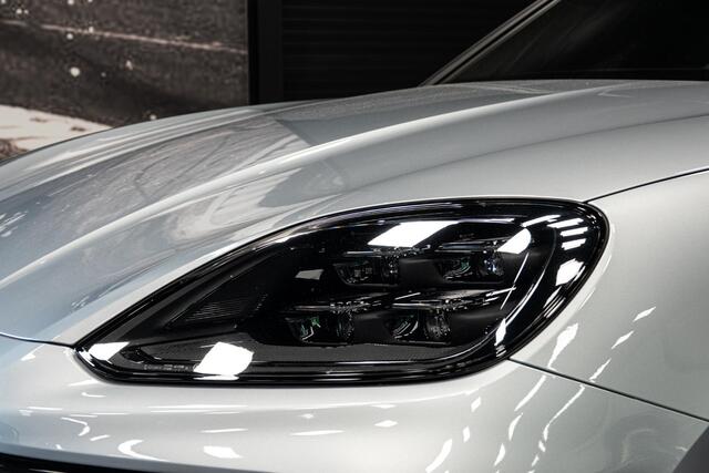 Porsche CAYENNE 3.0 E-Hybrid *Burmester 3D / Achteras-besturing / Panorama / Passenger-display / Keyless / HUD*