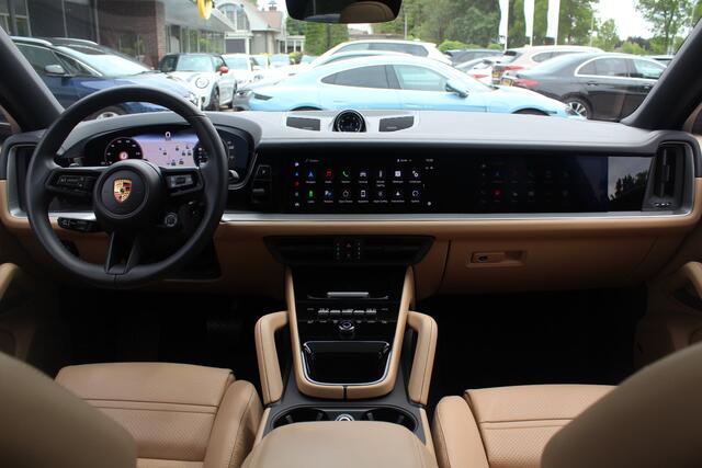 Porsche CAYENNE Coupé 3.0 E-Hybrid / Trekhaak / Panoramadak / Camera / Head-up / Passenger Display / 22'' / Softclose / Bose / Sfeerverlichting / Keyless / Luchtvering / Sportuitlaat / Stuurverwarming / Sportdesign + Chrono /