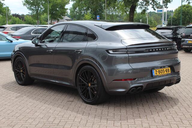 Porsche CAYENNE Coupé 3.0 E-Hybrid / Trekhaak / Panoramadak / Camera / Head-up / Passenger Display / 22'' / Softclose / Bose / Sfeerverlichting / Keyless / Luchtvering / Sportuitlaat / Stuurverwarming / Sportdesign + Chrono /