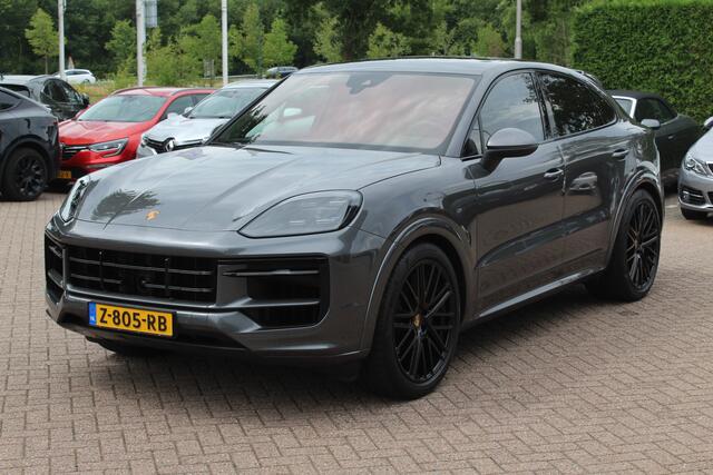 Porsche CAYENNE Coupé 3.0 E-Hybrid / Trekhaak / Panoramadak / Camera / Head-up / Passenger Display / 22'' / Softclose / Bose / Sfeerverlichting / Keyless / Luchtvering / Sportuitlaat / Stuurverwarming / Sportdesign + Chrono /