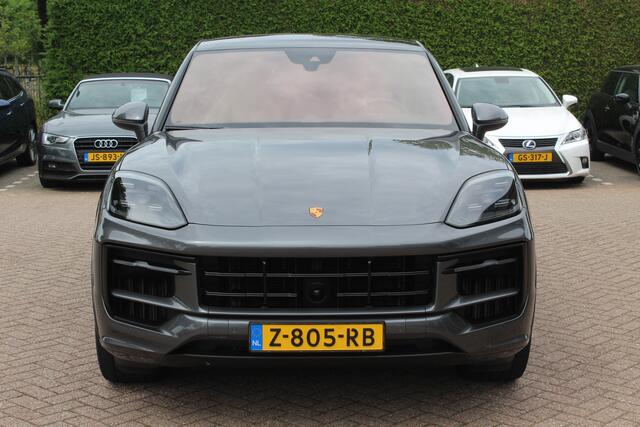 Porsche CAYENNE Coupé 3.0 E-Hybrid / Trekhaak / Panoramadak / Camera / Head-up / Passenger Display / 22'' / Softclose / Bose / Sfeerverlichting / Keyless / Luchtvering / Sportuitlaat / Stuurverwarming / Sportdesign + Chrono /