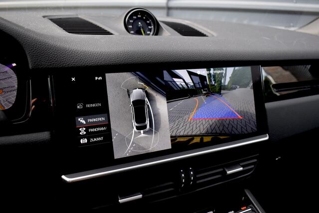 Porsche CAYENNE Coupé 3.0 E-Hybrid 462pk | Panoramadak | Sport Chrono | 360 Camera | 21'' Velgen | Luchtvering | Stuurverwarming | Stoel + Achterbankverwarming | LED Achterlichten donker |