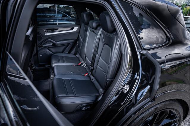 Porsche CAYENNE 3.0 E-Hybrid ** Panodak ** 14-weg ** Sport Chrono ** Trekhaak 4-wiel sturing ** Sport Design ** Matrix-LED ** NP 152K Massage ** Nachtzicht