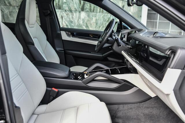 Porsche CAYENNE Coupé 3.0 E-Hybrid |Sport&design|Ventilatie|22inch|Glazendak|4W-sturing|