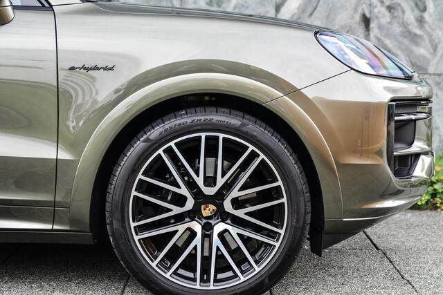 Porsche CAYENNE 3.0 E-Hybrid Aventurine Green PTS |Sport design pakket|Head-up|Trekhaak|22inch|