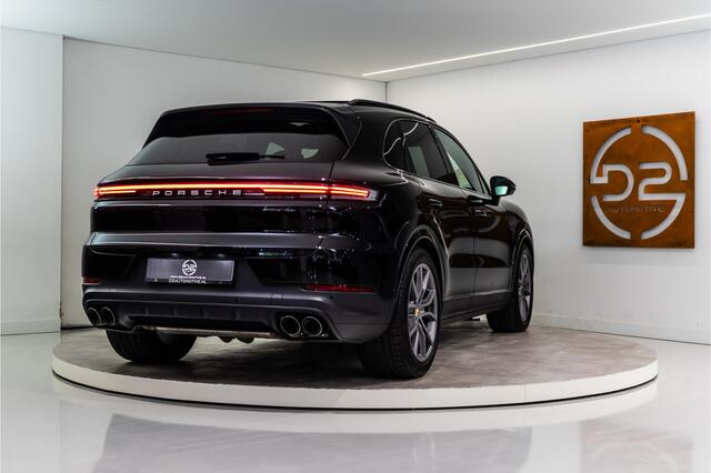 Porsche CAYENNE 3.0 E-Hybrid Facelift 470PK | Luchtvering | Pano | Bose | Chrono | Sfeer | 24 MND Garantie