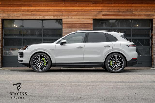 Porsche CAYENNE 3.0 E-Hybrid 470pk | Krijt | 22" | Lucht | InnoDrive | BOSE | SoClo