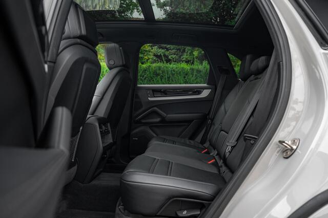 Porsche CAYENNE 3.0 E-Hybrid 470pk | Krijt | 22" | Lucht | InnoDrive | BOSE | SoClo