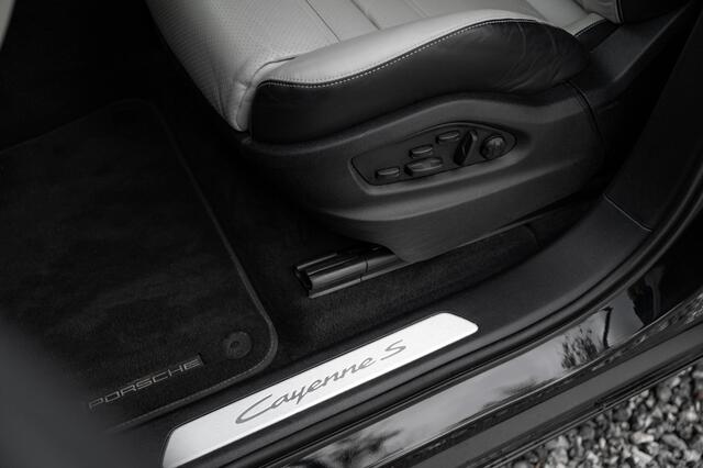 Porsche CAYENNE 3.0 S E-Hybrid 520pk | SportDesign | 22'' | Rear Seat Ent. | El.Trekh.