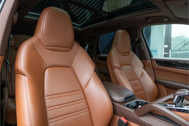Porsche CAYENNE 3.0 E-Hybrid Sport Design VOL !!! ACC Pano GTS Stoel 360 Head Up Softcl. Sportchrono Matrix Memory