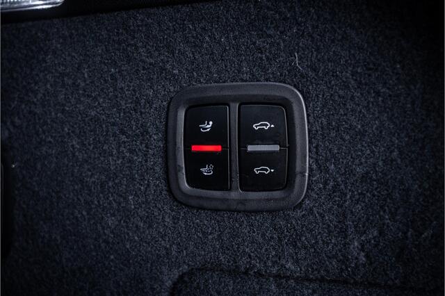 Porsche CAYENNE 4.0 Turbo ** PCCB** Burmester ** Approved ** Panodak ** Trekhaak ** 18-weg Sportstoelen 4WS ** Adapt. Cruise ** Softclose ** NP 237K ** NL auto!!