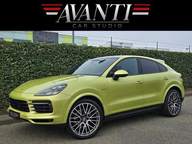 Porsche CAYENNE Coupé 3.0 E-Hybrid 4WD 340 PK PANO SLECHTS 12.212 KM !! LUCHTVERING ADAPTIVE CC 360* CAMERA UNIEKE KLEUR PERIDOT METALLIC AUTOMATISCH INKLAPBARE TREKHAAK STUUR STOEL VERWARMING