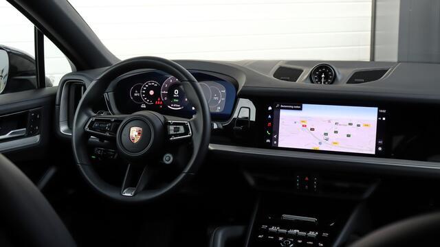 Porsche CAYENNE Coupé 3.0 E-Hybrid SportDesign | Head-up | Soft-Close | BOSE Sound | Surround View | Trekhaak | Panoramadak