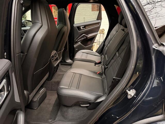 Porsche CAYENNE 3.0 E-Hybrid | 2E EIGENAAR | PANO DAK | LEDER | TREKHAAK | NL AUTO | GARANTIE TOT 2027 |