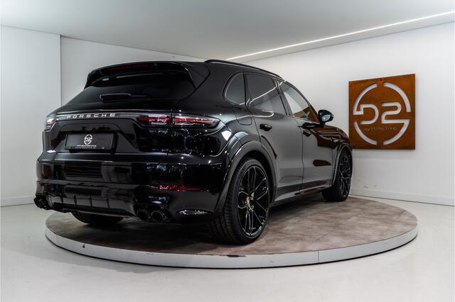 Porsche CAYENNE 3.0 E-Hybrid 462PK | Sport Design | Pano | 22'' | Luchtvering | Bose | Garantie
