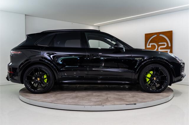 Porsche CAYENNE 3.0 E-Hybrid 462PK | Sport Design | Pano | 22'' | Luchtvering | Bose | Garantie