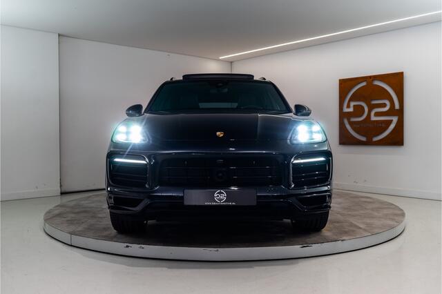Porsche CAYENNE 3.0 E-Hybrid 462PK | Sport Design | Pano | 22'' | Luchtvering | Bose | Garantie