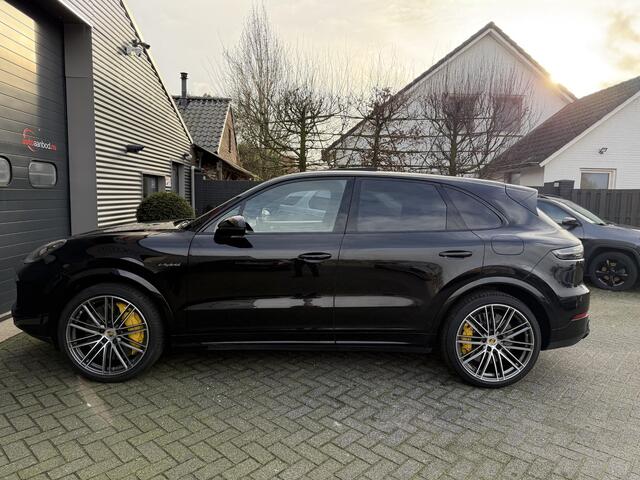 Porsche CAYENNE 4.0 Turbo S E-Hybrid 680 PK | Keramische Remmen | Panoramadak | Head-Up Display | 360* Camera | Carbon | Elektrische Trekhaak |